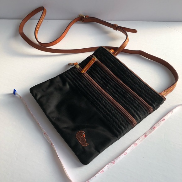 DOONEY & BOURKE 3-zip small black crossbody EUC - Picture 7 of 7